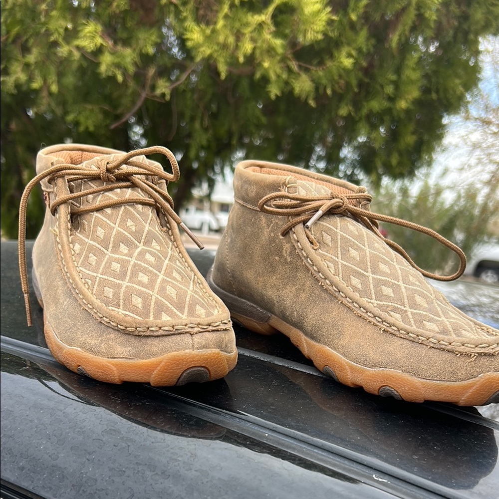 Women’s Tan Suede Shoes